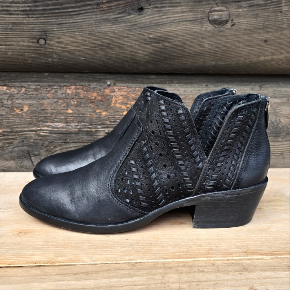 Vince Camuto Prasata Y2K Western Boho Black Suede Cut Out Ankle Boots 7.5M - Picture 4 of 16